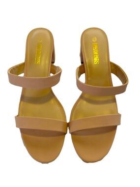 Dream Pairs Beige/peach Sandal, 2.5” heal, Size 11, NWOT (T4)
